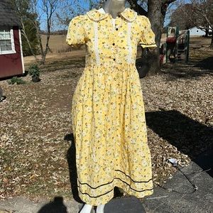 Scarlet Darkness Dress buttercup yellow white‎ flowers  XS  12Y